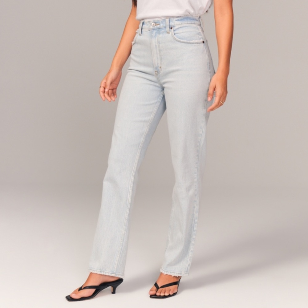 Abercrombie Curve Love Ultra High Rise 90s Straight Carpenter Jean - Size 32